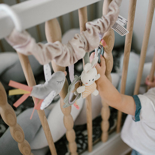 Þroskaleikfang á barnavagninn frá Babyono