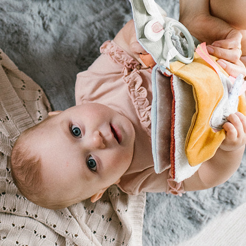 Mjúk skynjunarbók fyrir ungbörn frá Babyono